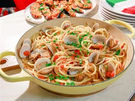 Bucatini a la Clams Casino Recipe – Giadzy.